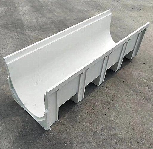 U-shaped linear drainage ditch