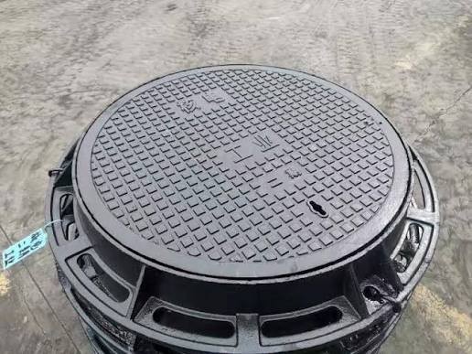 Ductile iron circular manhole cover
